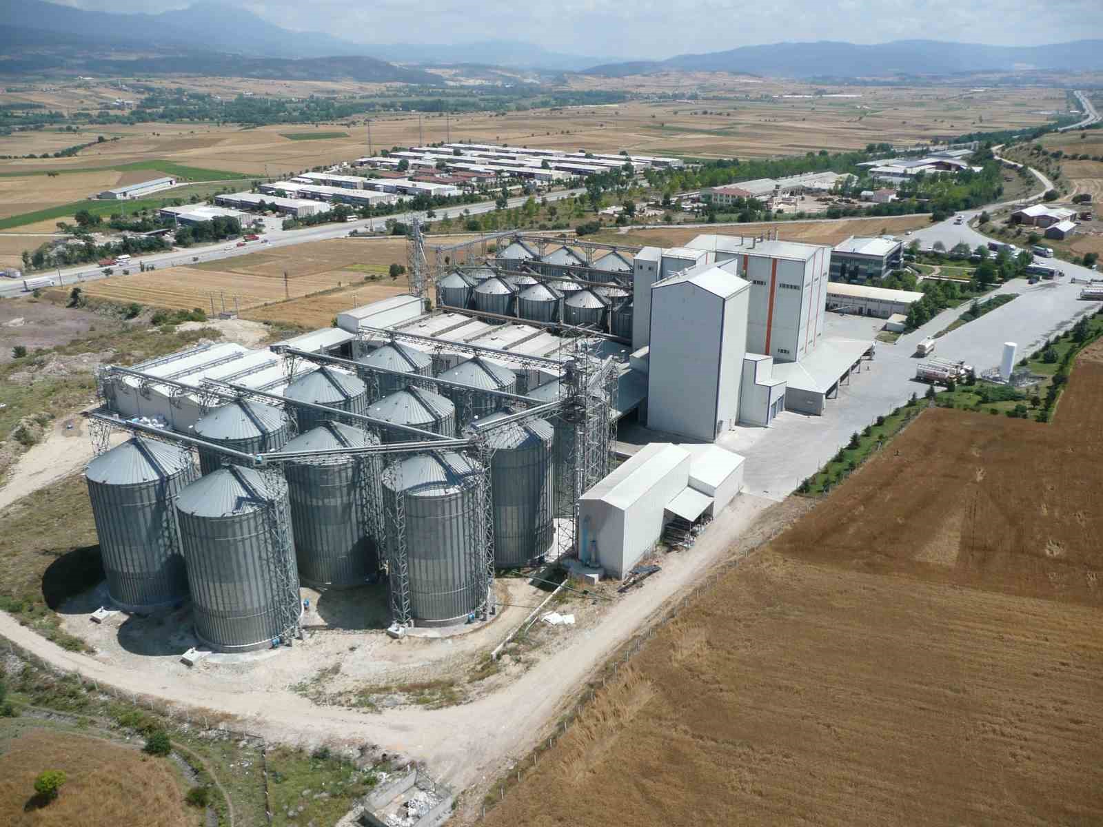 BOLU'DA BEYPİLİÇ FİRMASINA AİT YEM FABRİKASINDA ÜZERİNE ÇIKTIĞI SİLOBASTAN DÜŞEN