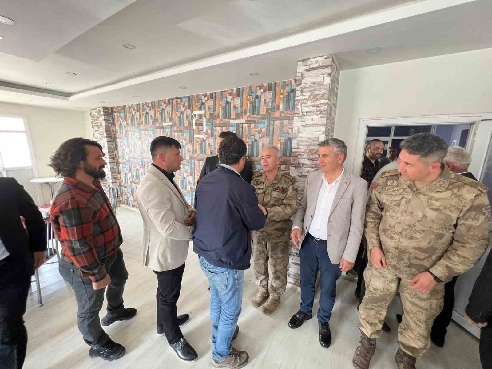ŞIRNAK’IN BEYTÜŞŞEBAP İLÇESİNDE BAYRAM SEVİNCİ BAŞLADI. BELEDİYE BAŞKANI HABİP AŞAN