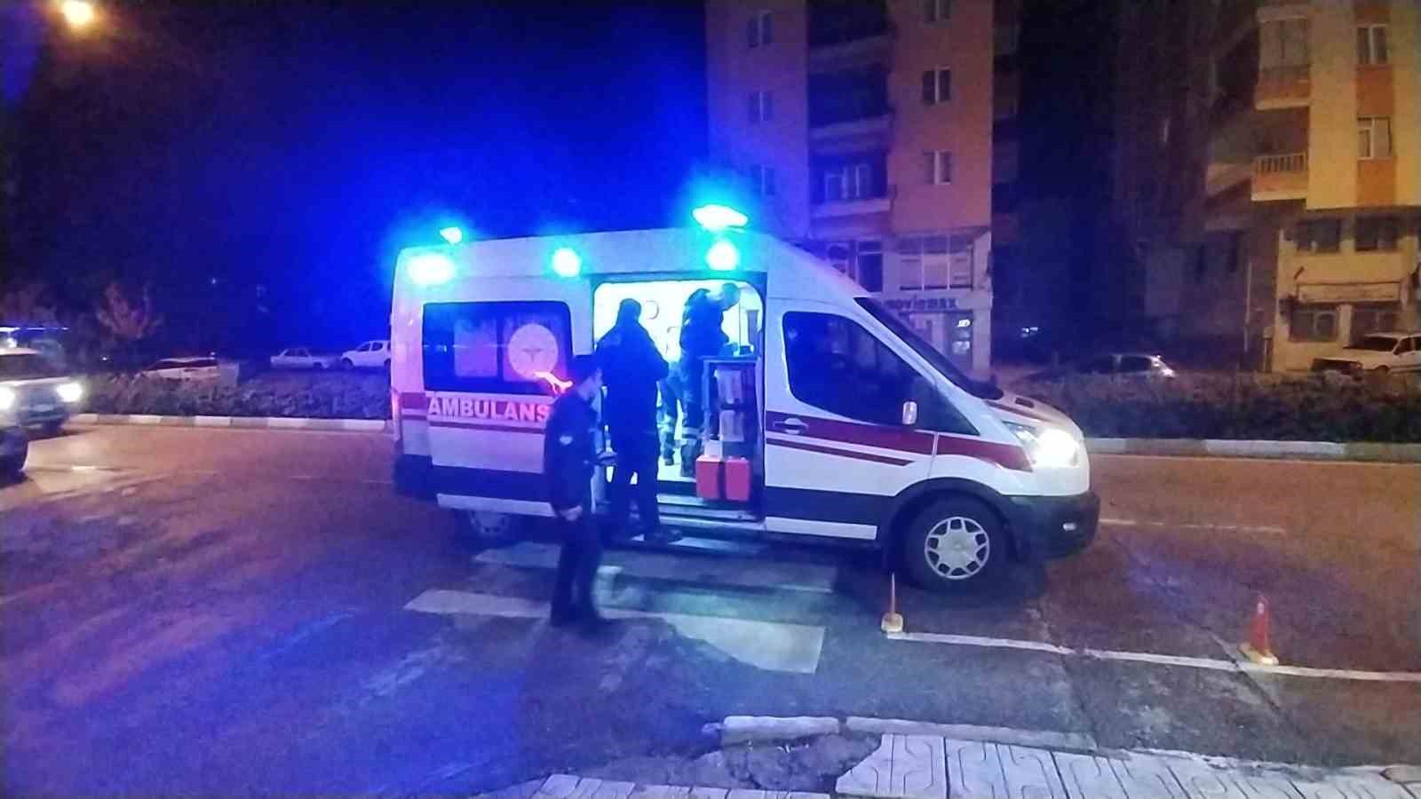 ÇORUM'DA ÇIKAN BIÇAKLI KAVGADA 1 KİŞİ YARALANDI.