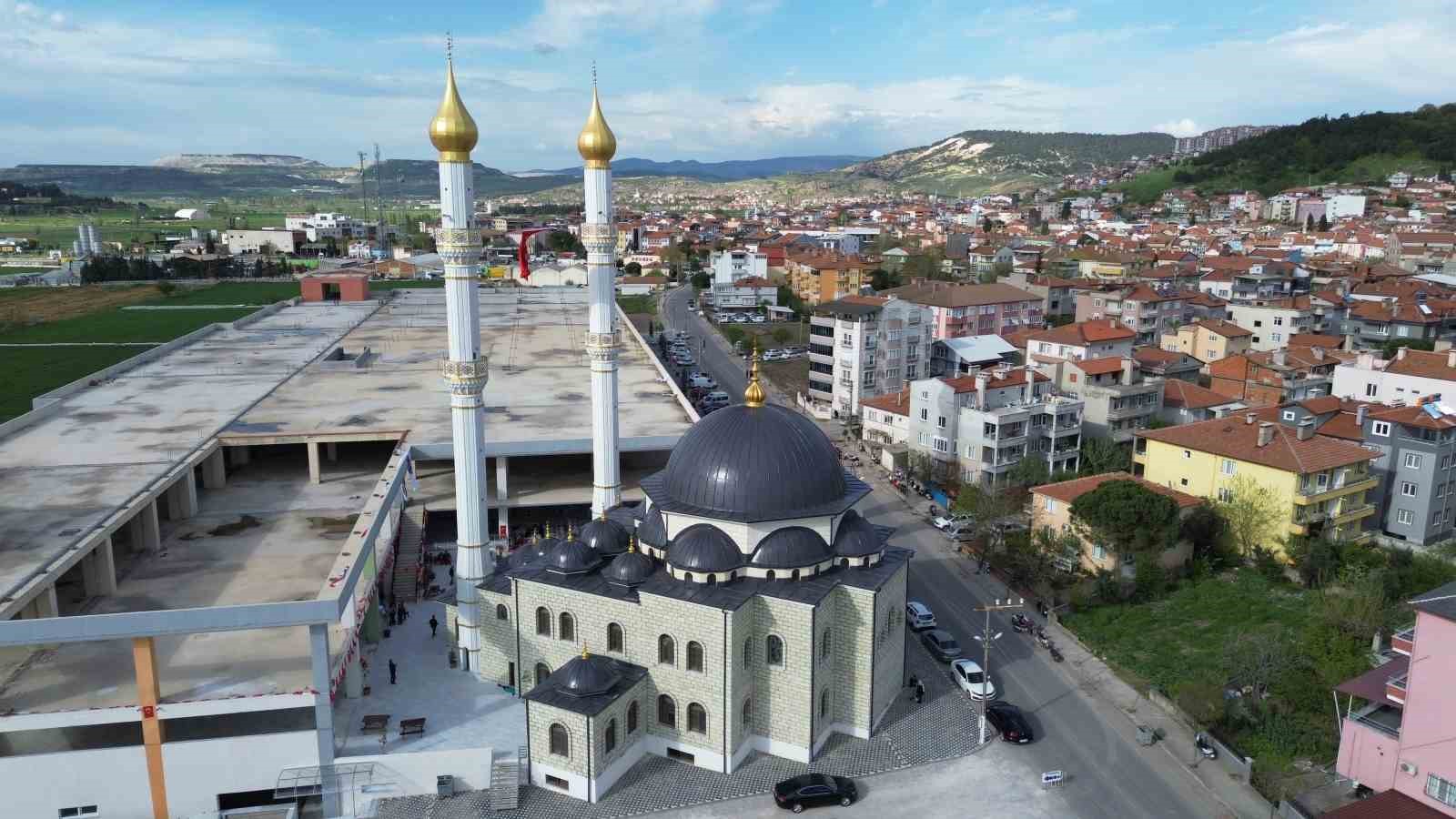 BİGADİÇ MERKEZ CAMİİ KADİR GECESİNDE İBADETE AÇILDI