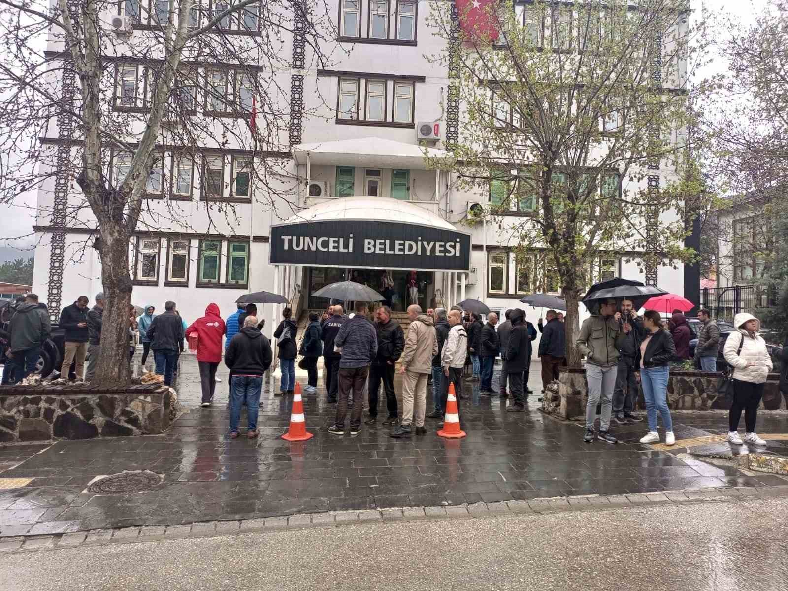 BİNGÖL’DE MEYDANA GELEN 4.5 BÜYÜKLÜĞÜNDEKİ DEPREM TUNCELİ’DEN DE HİSSEDİLDİ. VATANDAŞLAR,