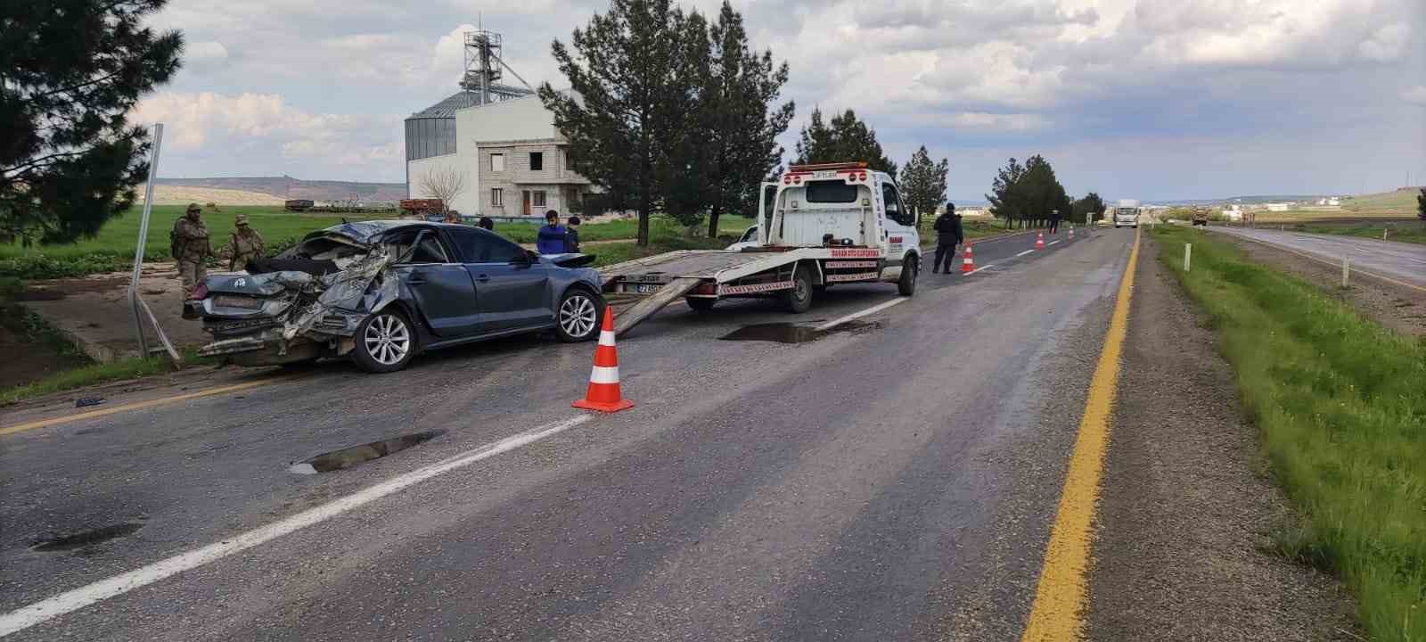 DİYARBAKIR'IN BİSMİL İLÇESİNDE MEYDANA GELEN TRAFİK KAZASINDA 2 KİŞİ YARALANDI.
