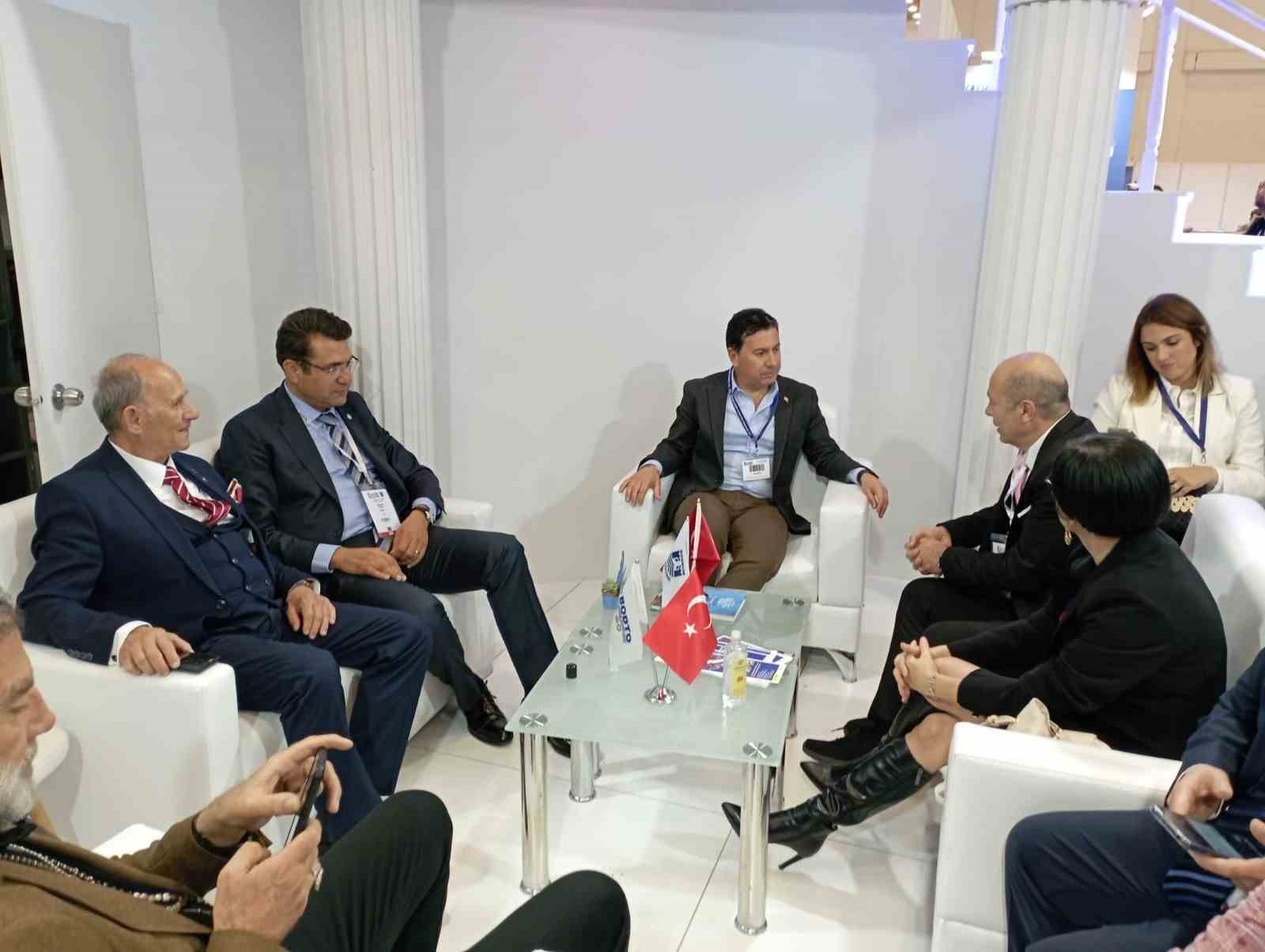 BODRUM STANDINDA PROTOKOL ÜYELERİ VE TURİZMCİLER BİR ARADA