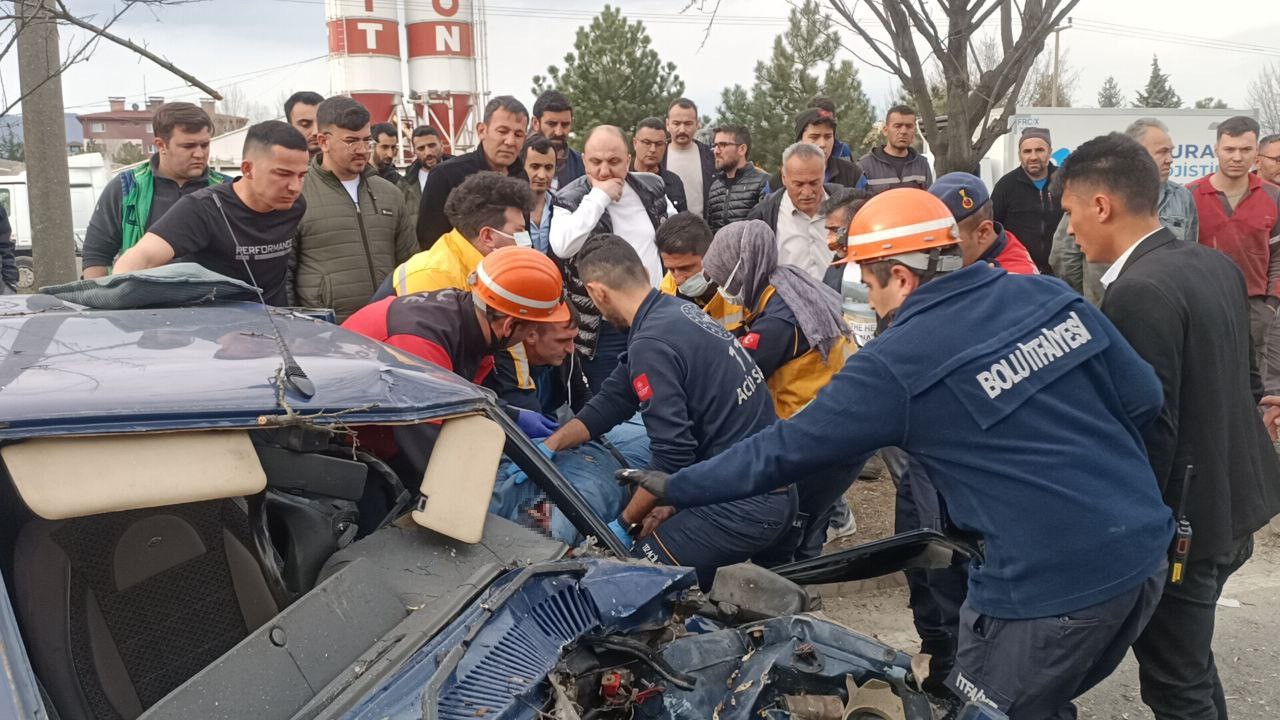 BOLU’DA D-100 KARAYOLUNDA 2 ARACIN ÇARPIŞMASI NETİCESİNDE 1’İ AĞIR 2