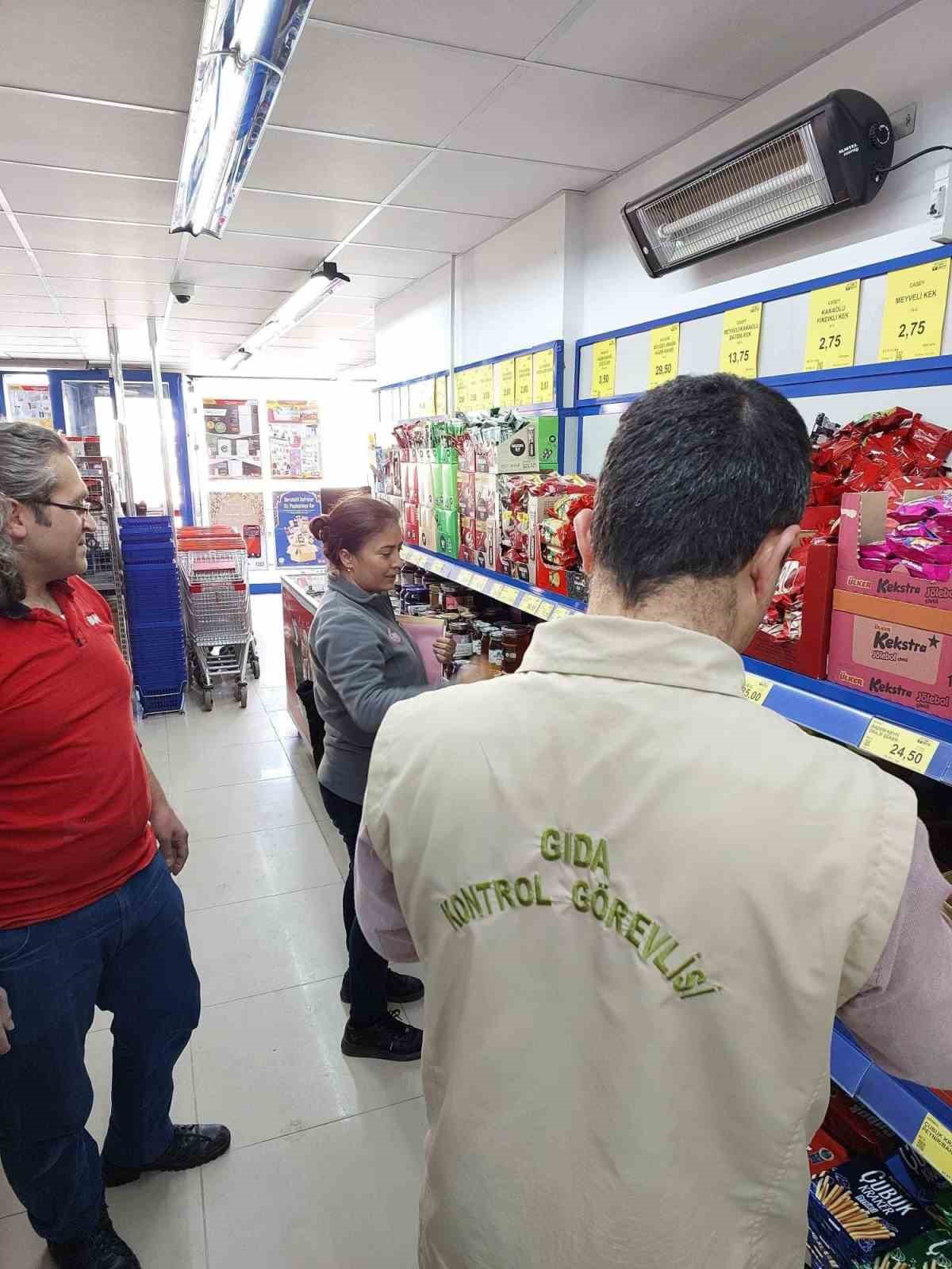 AFYONKARAHİSAR’IN BOLVADİN İLÇESİNDE MARKETLERE YÖNELİK GIDA DENETİMİ GERÇEKLEŞTİRİLDİ.