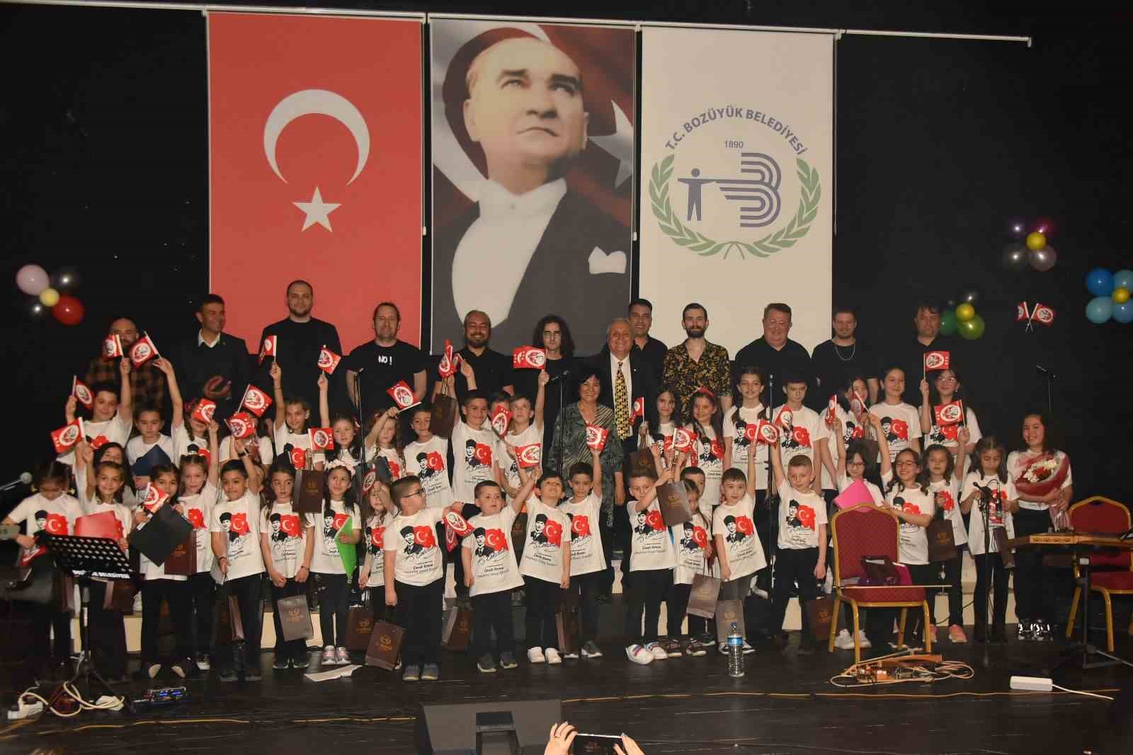 BOZÜYÜK BELEDİYESİ ÇOCUK KOROSU’NDAN MUHTEŞEM “23 NİSAN ÇOCUK KONSERİ”