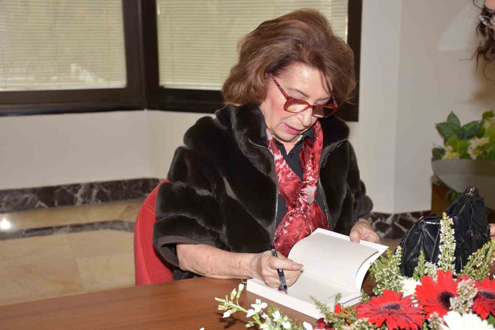 PSİKİYATRİST VE YAZAR DR. GÜLSEREN BUDAYICIOĞLU
