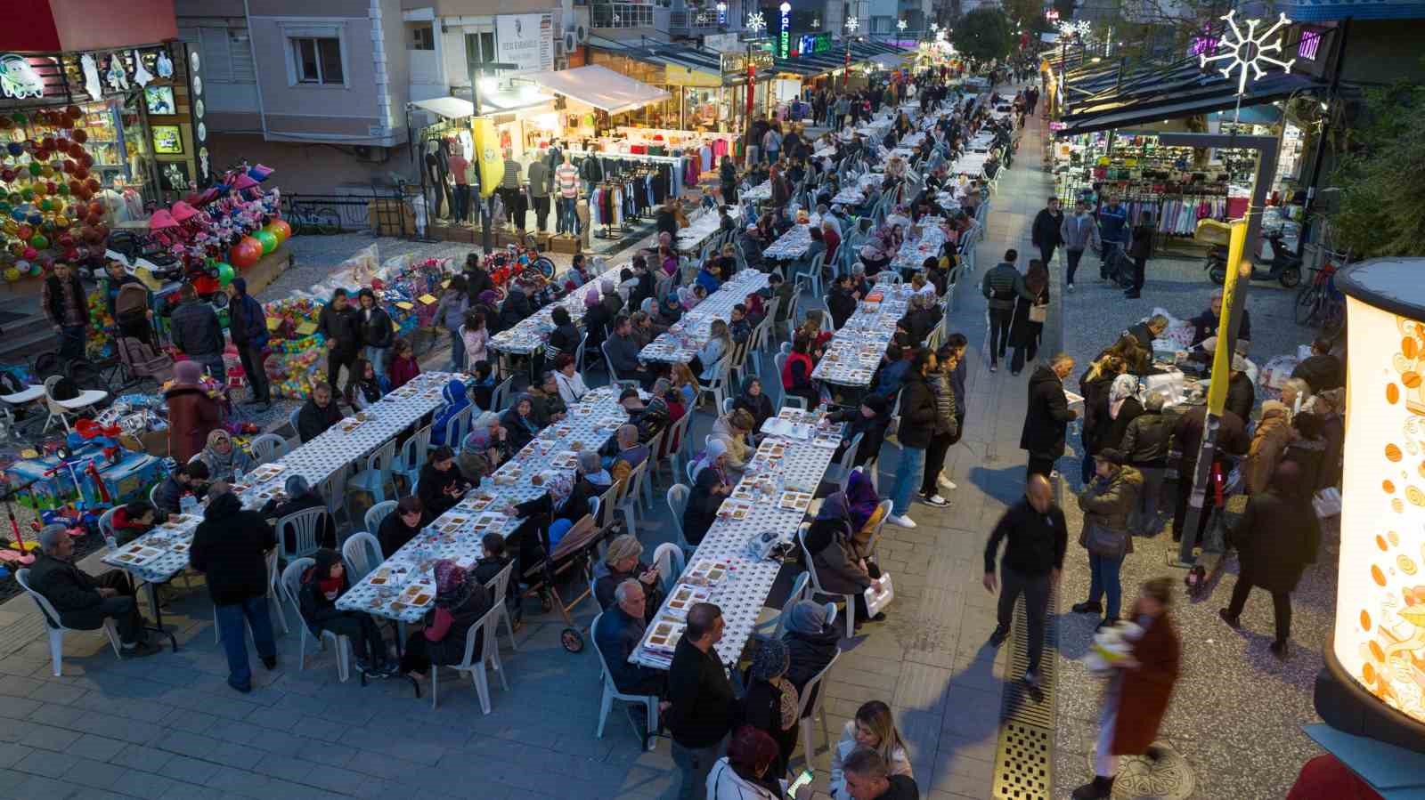 BUCA BELEDİYESİ, KENTİN TİCARET MERKEZİ OLAN ŞİRİNYER FORBES CADDESİ’NDE 2
