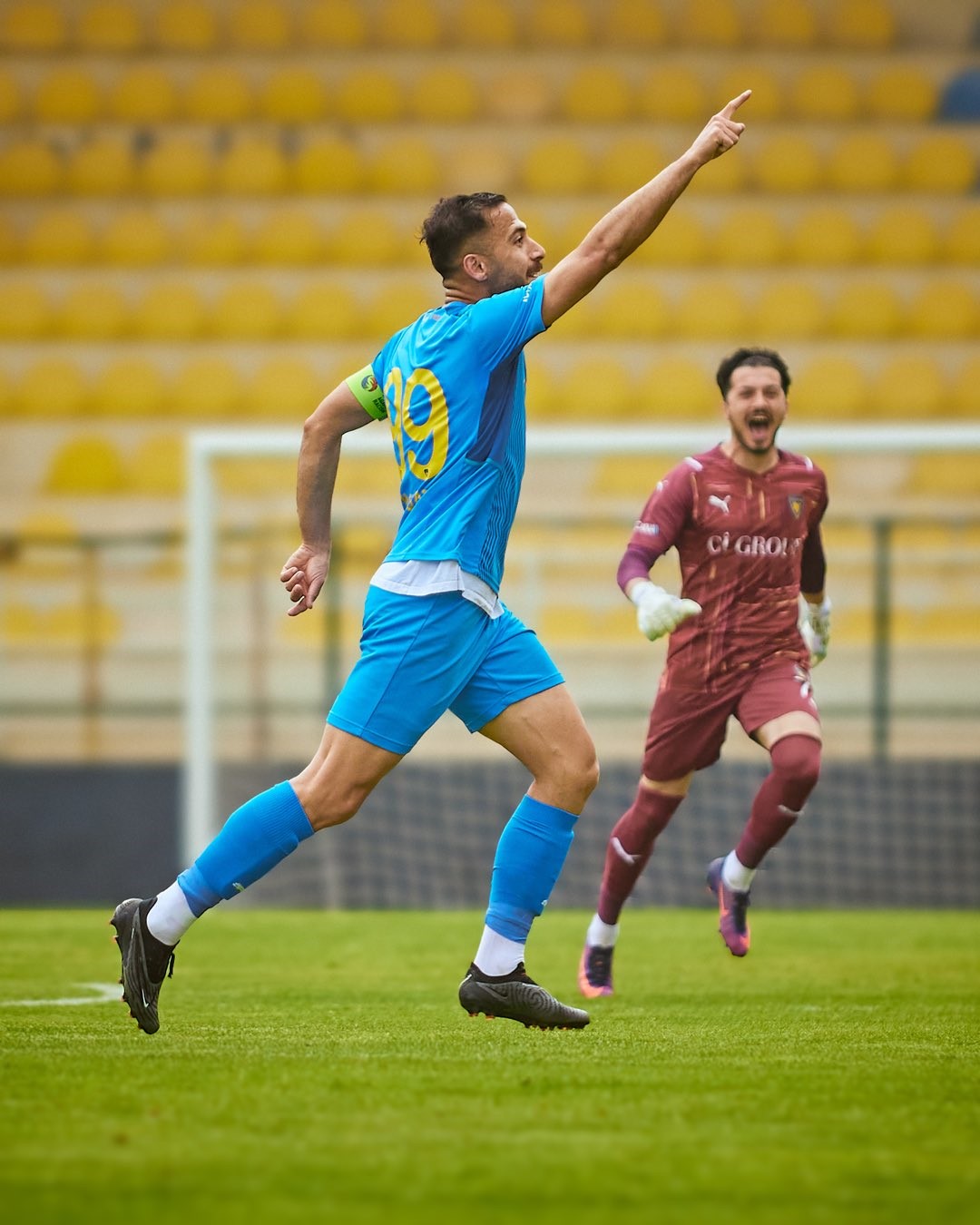 TFF 2. LİG KIRMIZI GRUP EKİPLERİNDEN BUCASPOR 1928 FORMASI GİYEN
