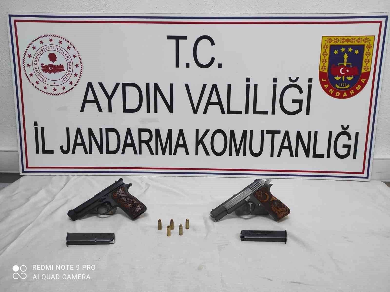 BUHARKENT’TE DURDURULAN ARAÇTA SİLAH ELE GEÇİRİLDİ
