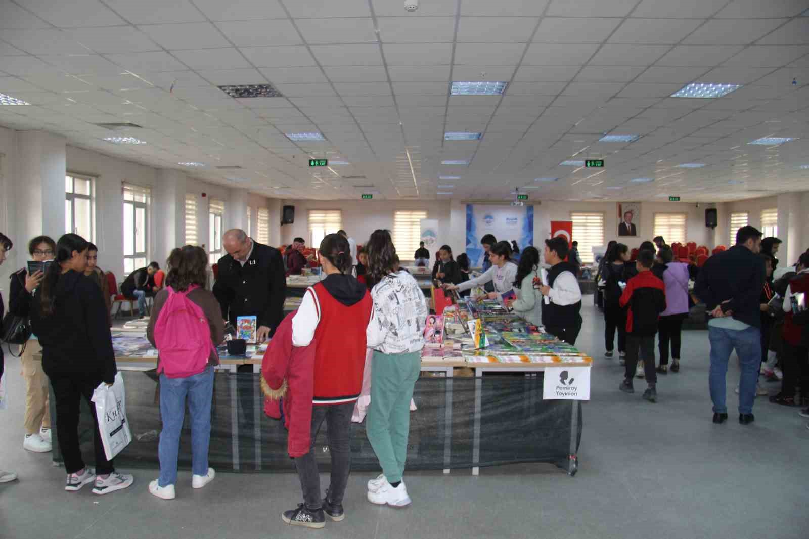 BÜNYAN BELEDİYESİ TARAFINDAN DÜZENLENEN BÜNYAN KİTAP GÜNLERİ FUARINA İLÇE HALKI