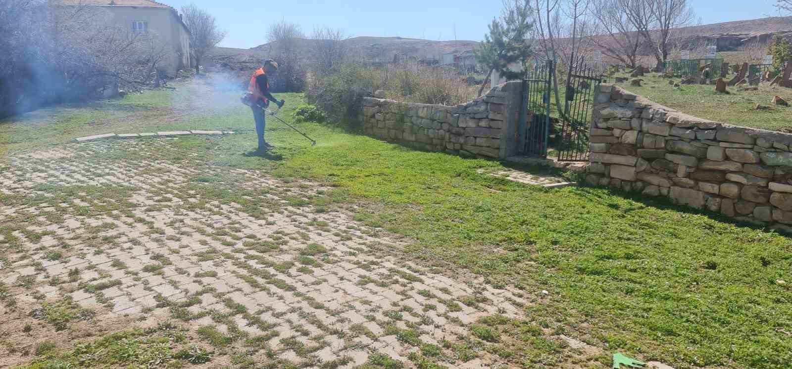 BÜNYAN BELEDİYESİ PARK VE BAHÇELER MÜDÜRLÜĞÜ EKİPLERİ ŞEHİTLİK BAŞTA OLMAK