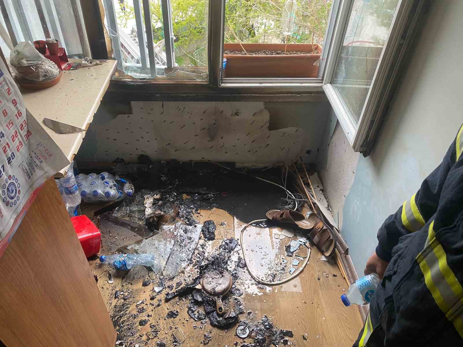 BURDUR GENÇLİK VE SPOR İL MÜDÜRLÜĞÜNDE ELEKTRİKLİ ISITICIDAN ÇIKAN YANGIN