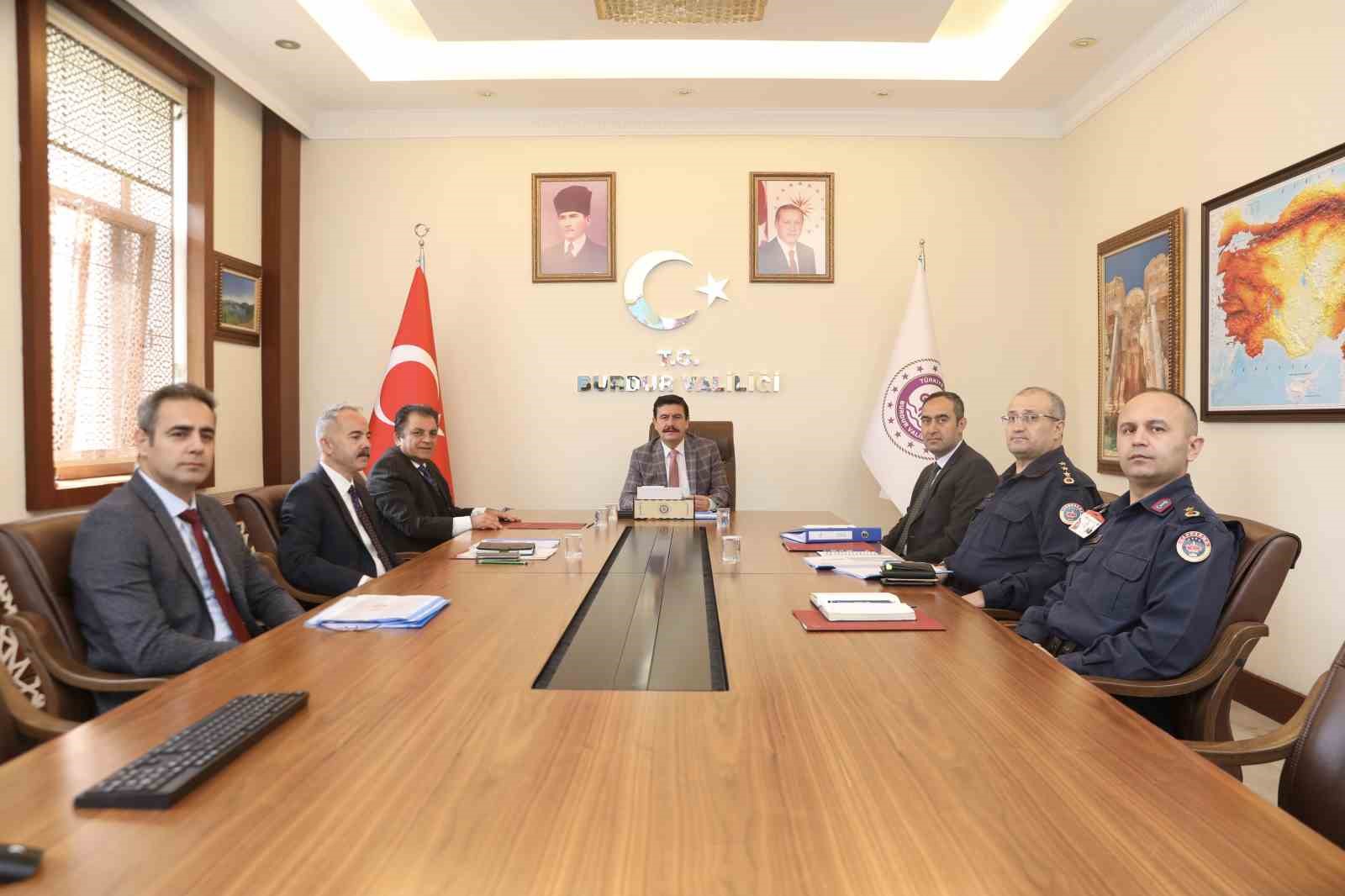BURDUR'DA VALİ ALİ ARSLANTAŞ BAŞKANLIĞINDA SEÇİM GÜVENLİĞİ TOPLANTISI YAPILDI
