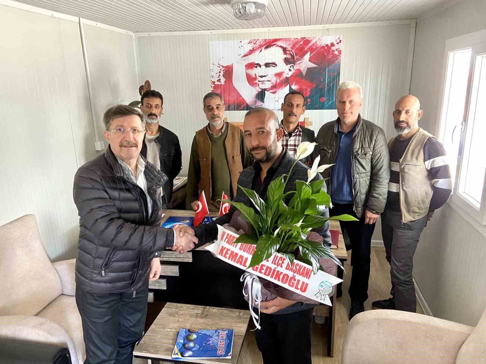 ÇİÇEK TAKDİMİ