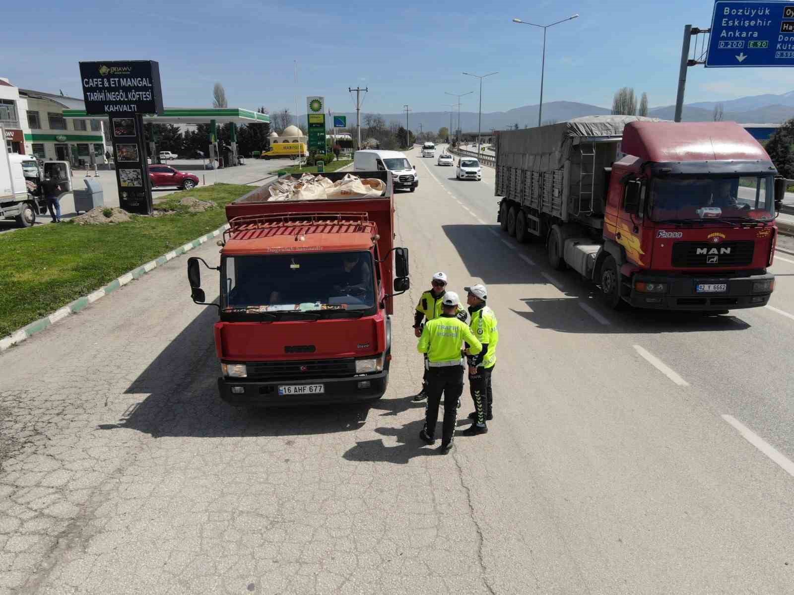 BURSA İL EMNİYET MÜDÜRÜ TACETTİN ASLAN’IN TALİMATLARIYLA BÖLGE TRAFİK DENETLEME
