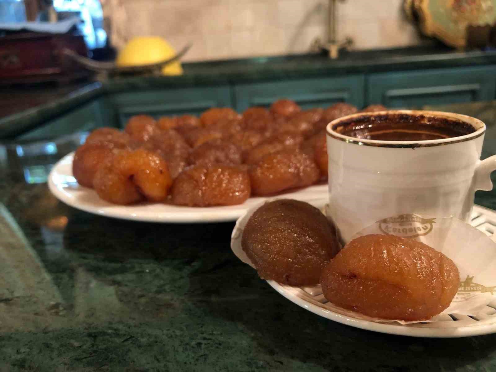RAMAZAN AYININ MANEVİ İKLİMİYLE HUZUR BULAN VATANDAŞLAR, BAYRAMDA DA ZİYARETLER