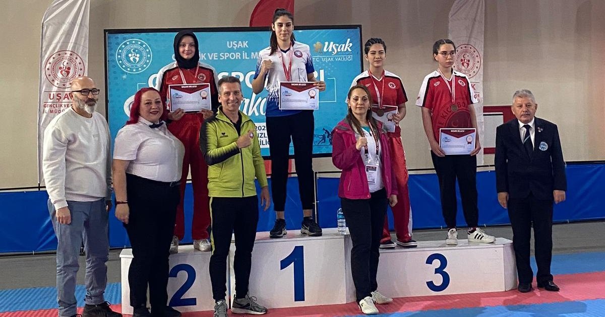 UŞAK’TA DÜZENLENEN OKUL SPORLARI YILDIZLAR KİCK BOKS TÜRKİYE ŞAMPİYONASI’NA KATILAN