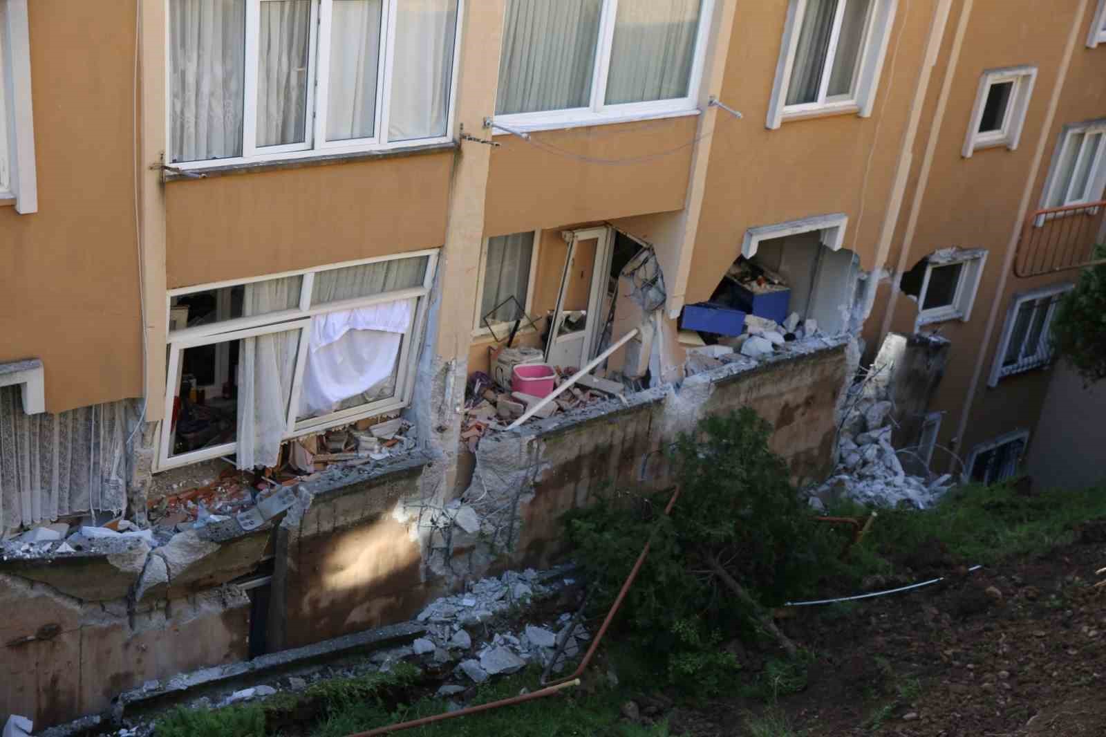 KOCAELİ BÜYÜKŞEHİR BELEDİYE BAŞKANI TAHİR BÜYÜKAKIN, YUVAM AKARCA'DA ÇÖKEN İSTİNAT