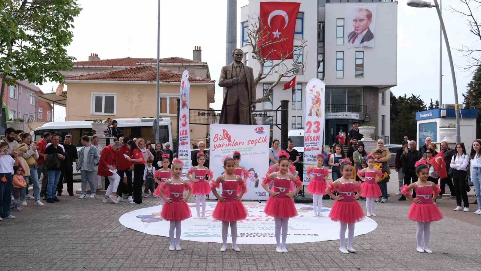 BÜYÜKÇEKMECE’DE 23 NİSAN COŞKUSU YAŞANIYOR