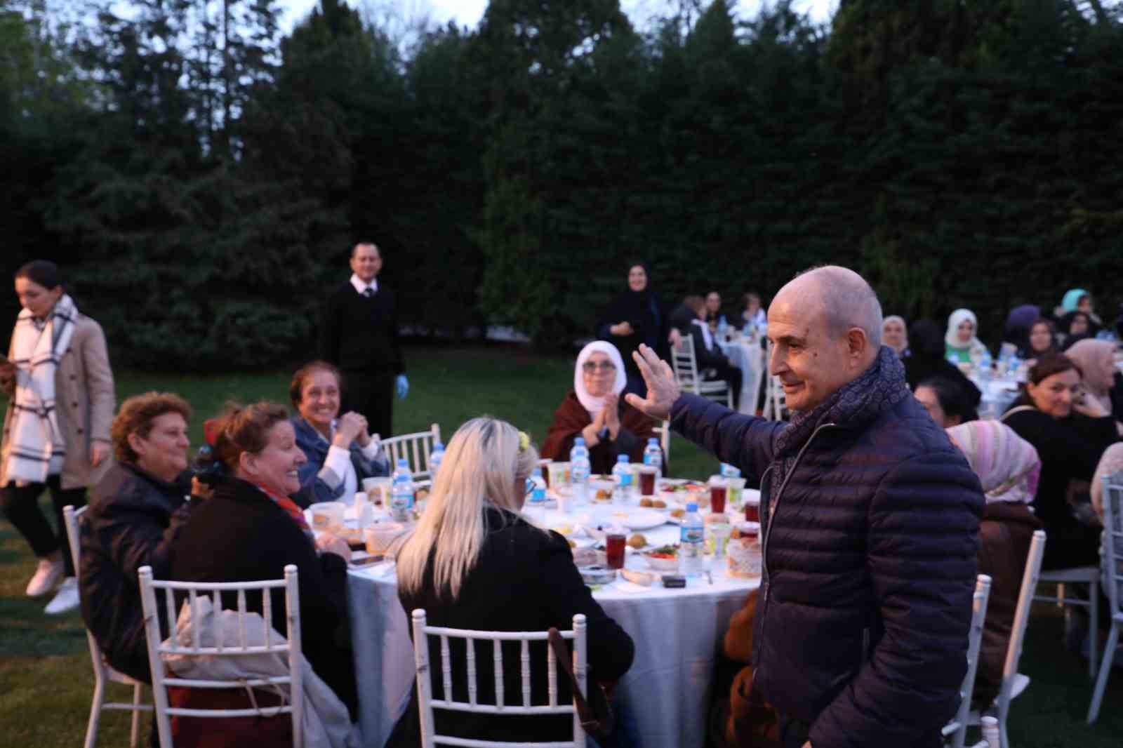 BÜYÜKÇEKMECELİ KADINLAR EDİRNE’DE İFTAR YEMEĞİNDE BİR ARAYA GELDİ