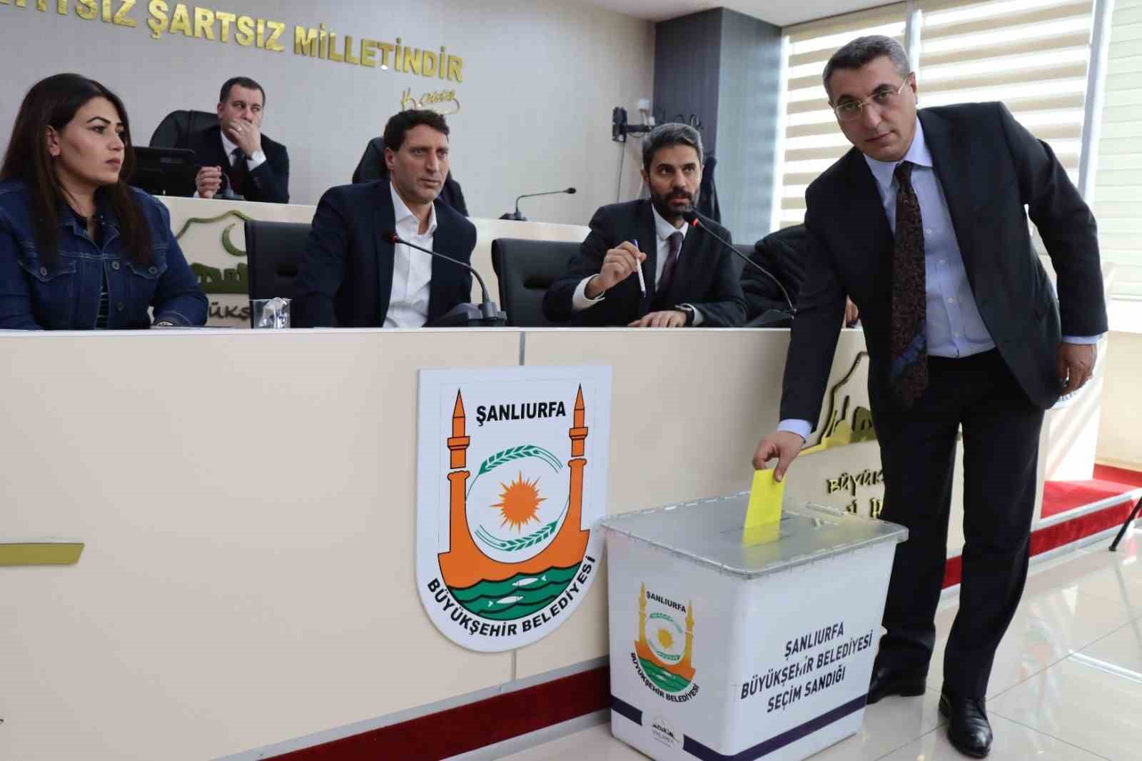 BÜYÜKŞEHİR BELEDİYESİ MECLİS BAŞKANLIĞINA SERDAR ŞEYHANLI SEÇİLDİ