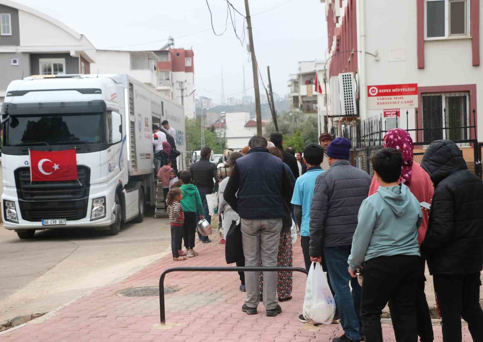 ANTALYA BÜYÜKŞEHİR BELEDİYESİ, DAYANIŞMA AYI RAMAZAN’DA İHTİYAÇ SAHİPLERİ İÇİN MAHALLELERDE