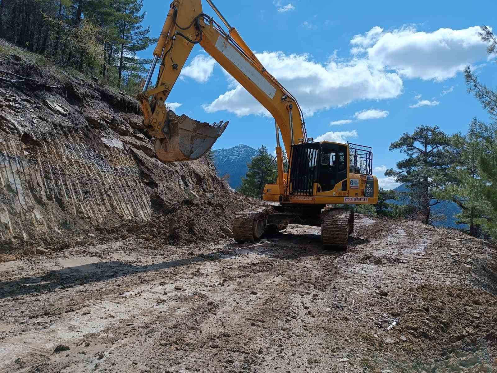 ANTALYA BÜYÜKŞEHİR BELEDİYESİ, AKSEKİ VE GÜNDOĞMUŞ İLÇELERİNİN KIŞ AYLARINDA BOZULAN