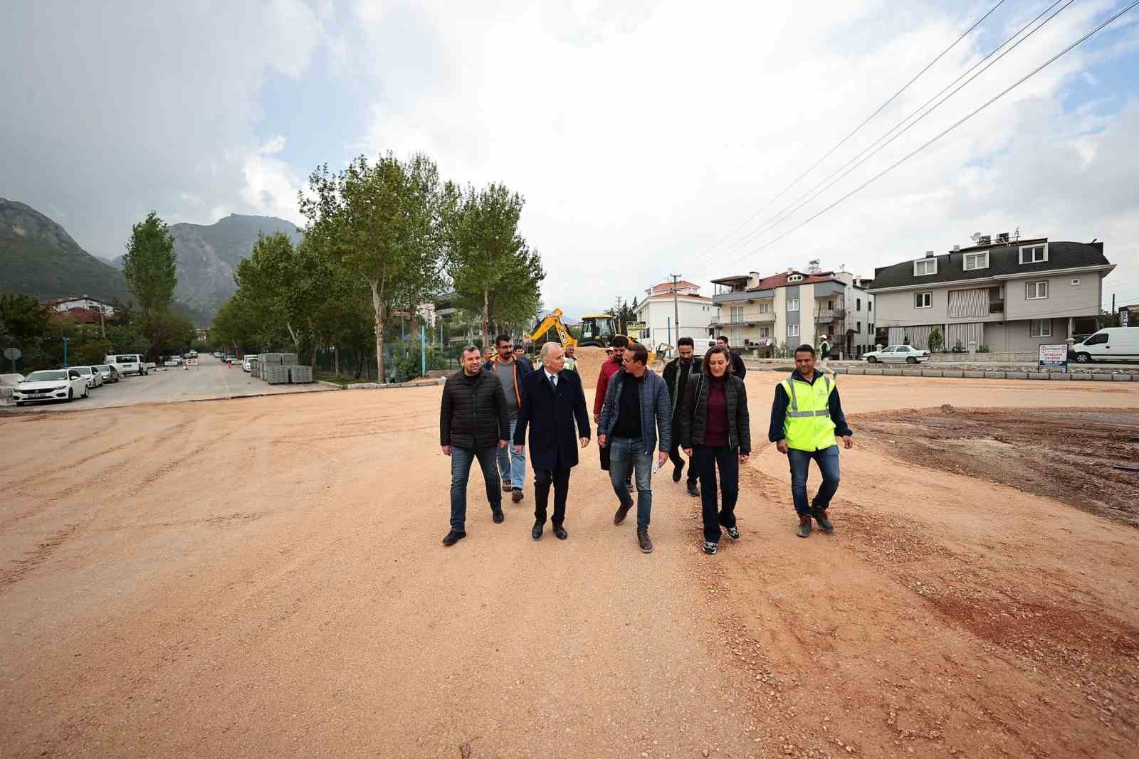 AKILLI KAVŞAK DÜZENLEMELERİYLE TRAFİĞİ DAHA AKICI VE GÜVENLİ HALE GETİRMEYE