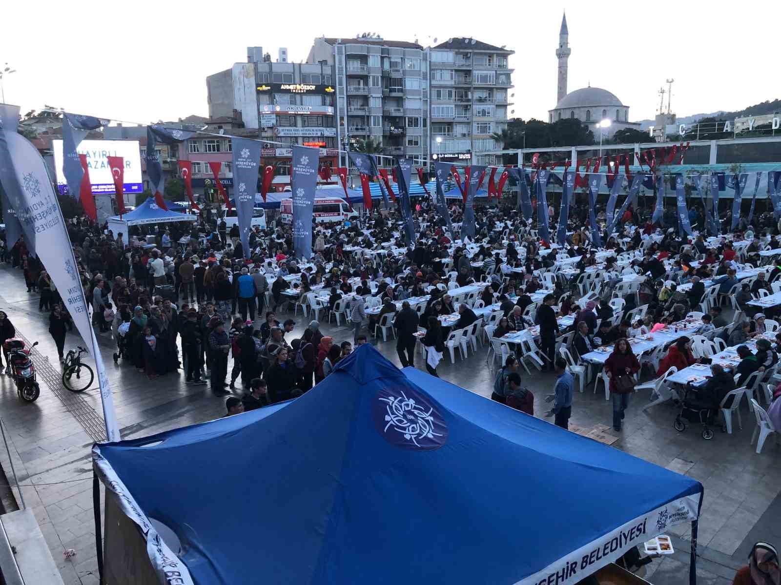 BÜYÜKŞEHİR’İN İFTAR SOFRALARI DEVAM EDİYOR