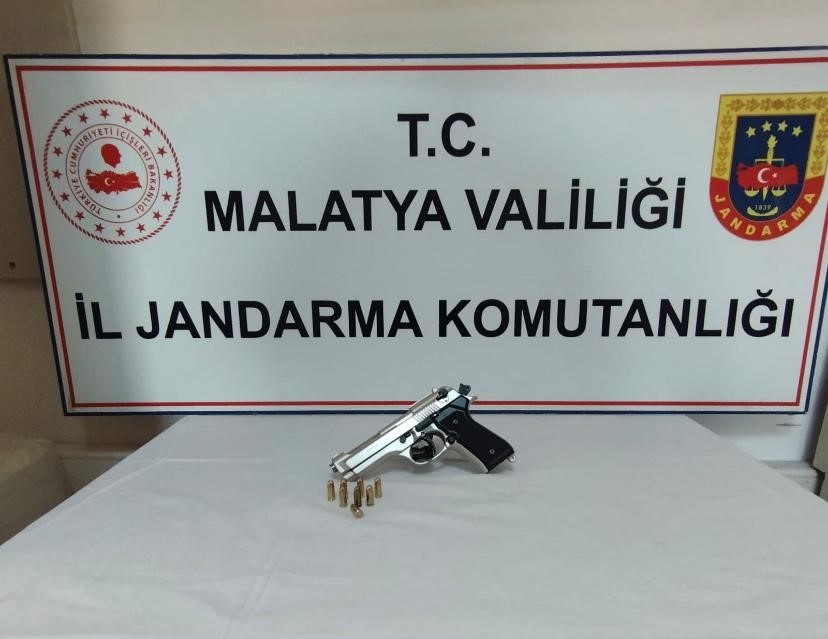 ÇADIR TALEBİNDE BULUNDU ÜZERİNDE SİLAH ÇIKTI