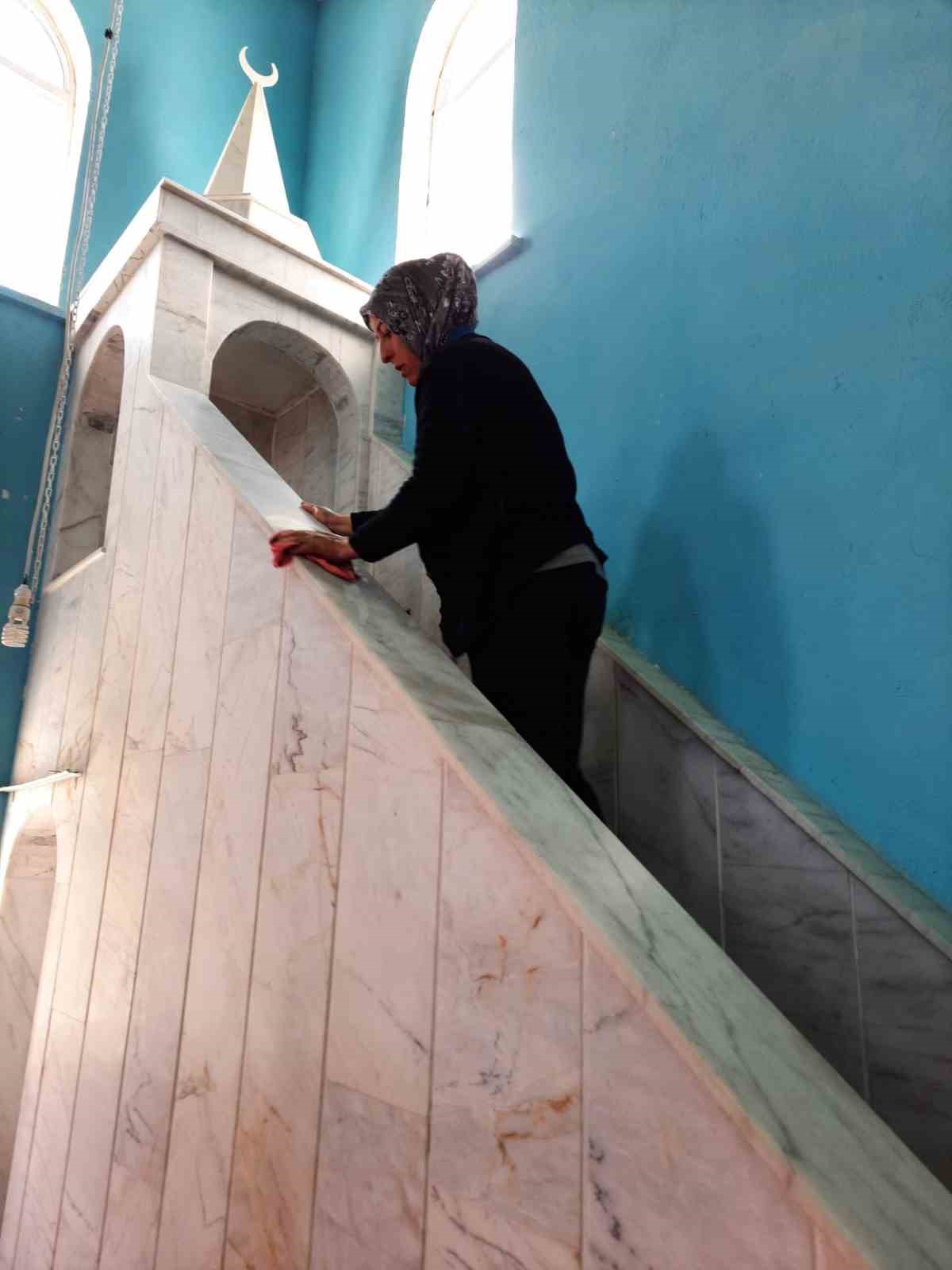 DENİZLİ’DE ÇAMELİ BELEDİYESİ, YAKLAŞAN RAMAZAN BAYRAMI ÖNCESİNDE İLÇEDEKİ TÜM CAMİLERDE