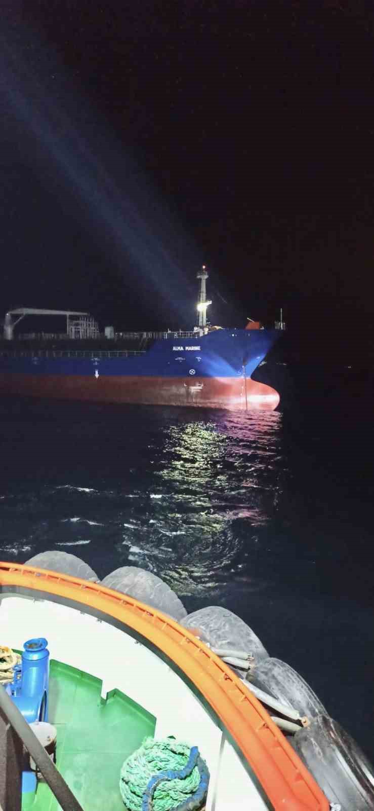 ÇANAKKALE BOĞAZI’NDAN GEÇEN 117 METRE UZUNLUĞUNDAKİ ‘ALMA MARINE’ İSİMLİ KİMYASAL