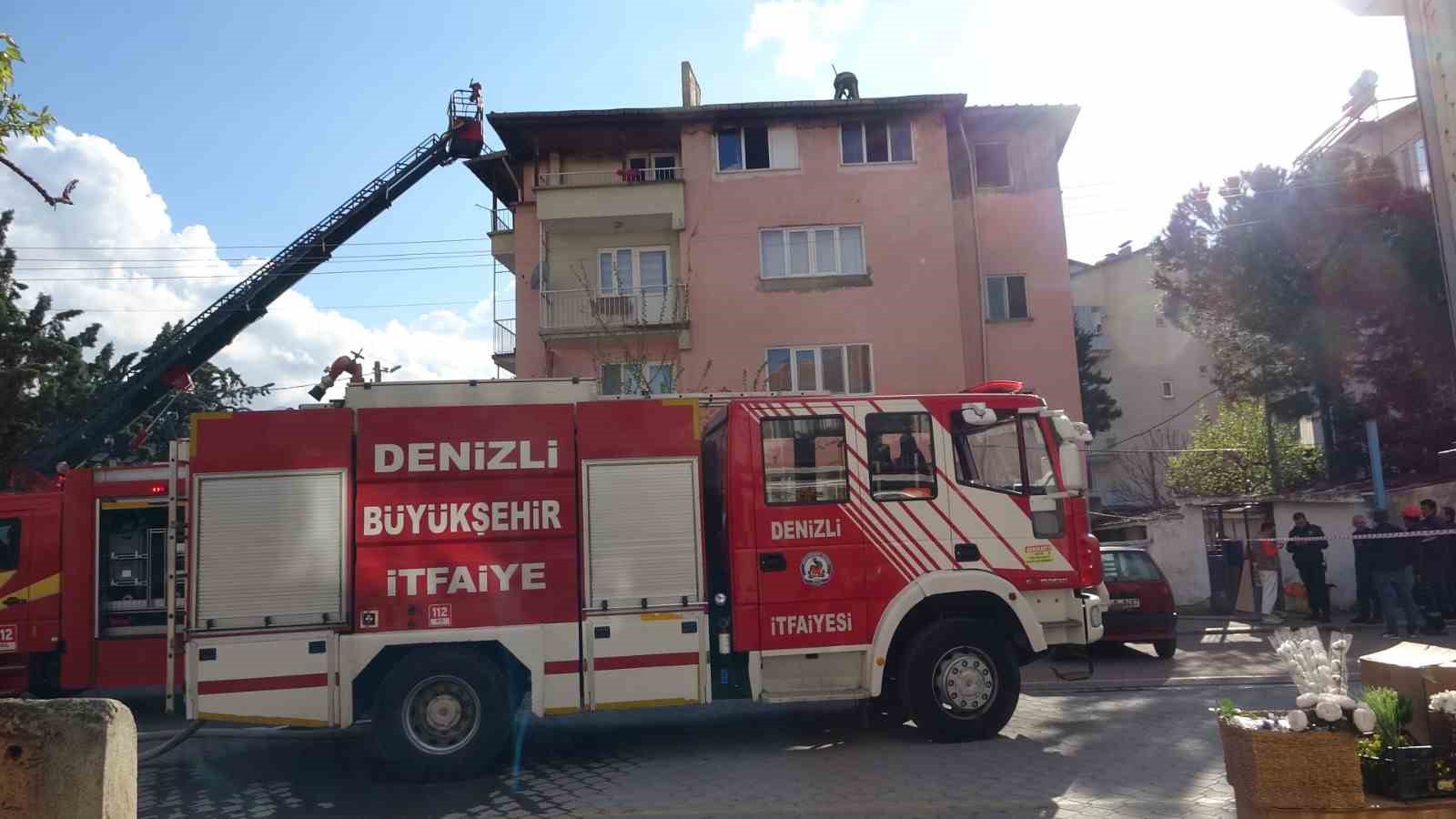 DENİZLİ’DE 4 KATLI APARTMANIN EN ÜSTÜNDE BULUNAN EVDE ÇIKAN YANGIN,