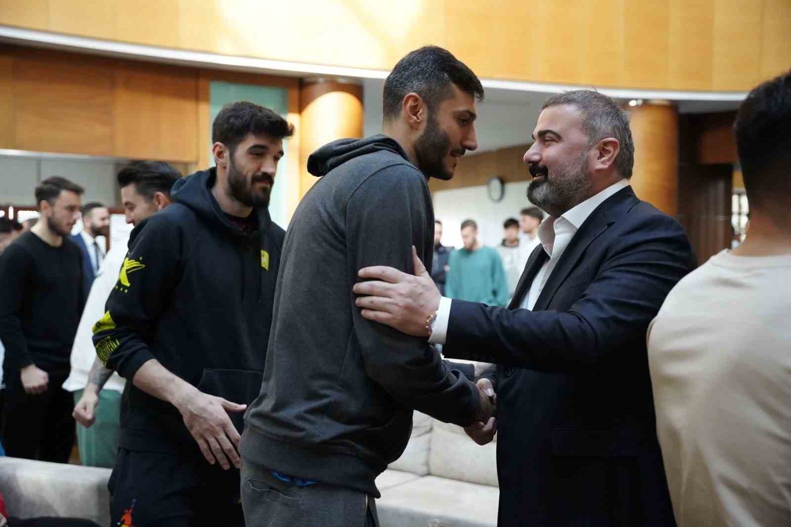 ÇAYKUR RİZESPOR KULÜBÜ TARAFINDAN BAYRAMLAŞMA TÖRENİ GERÇEKLEŞTİRİLDİ.