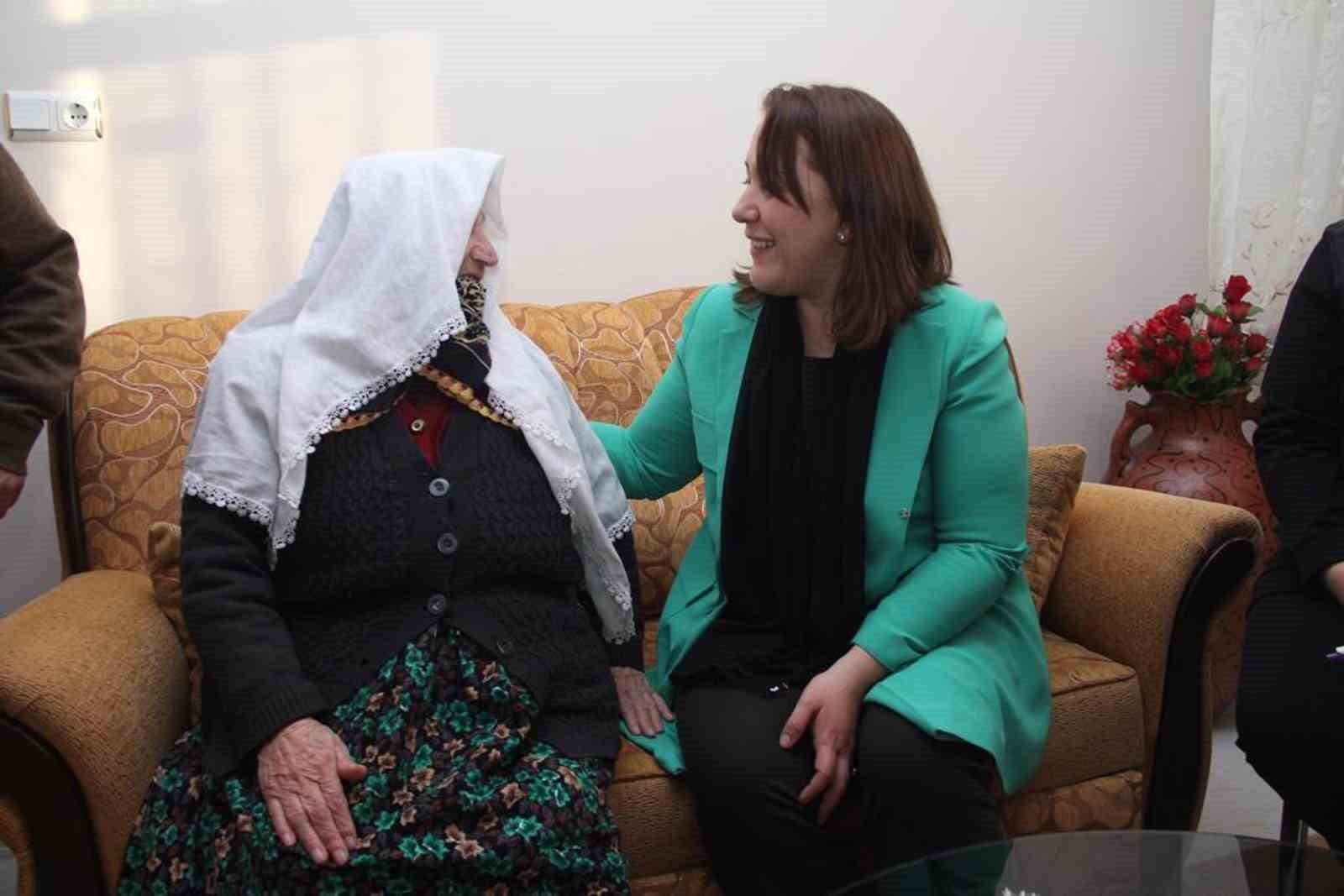 AK PARTİ ESKİ KADIN KOLLARI BAŞKANI MİLLETVEKİLİ ADAYI AYŞE DENİZ