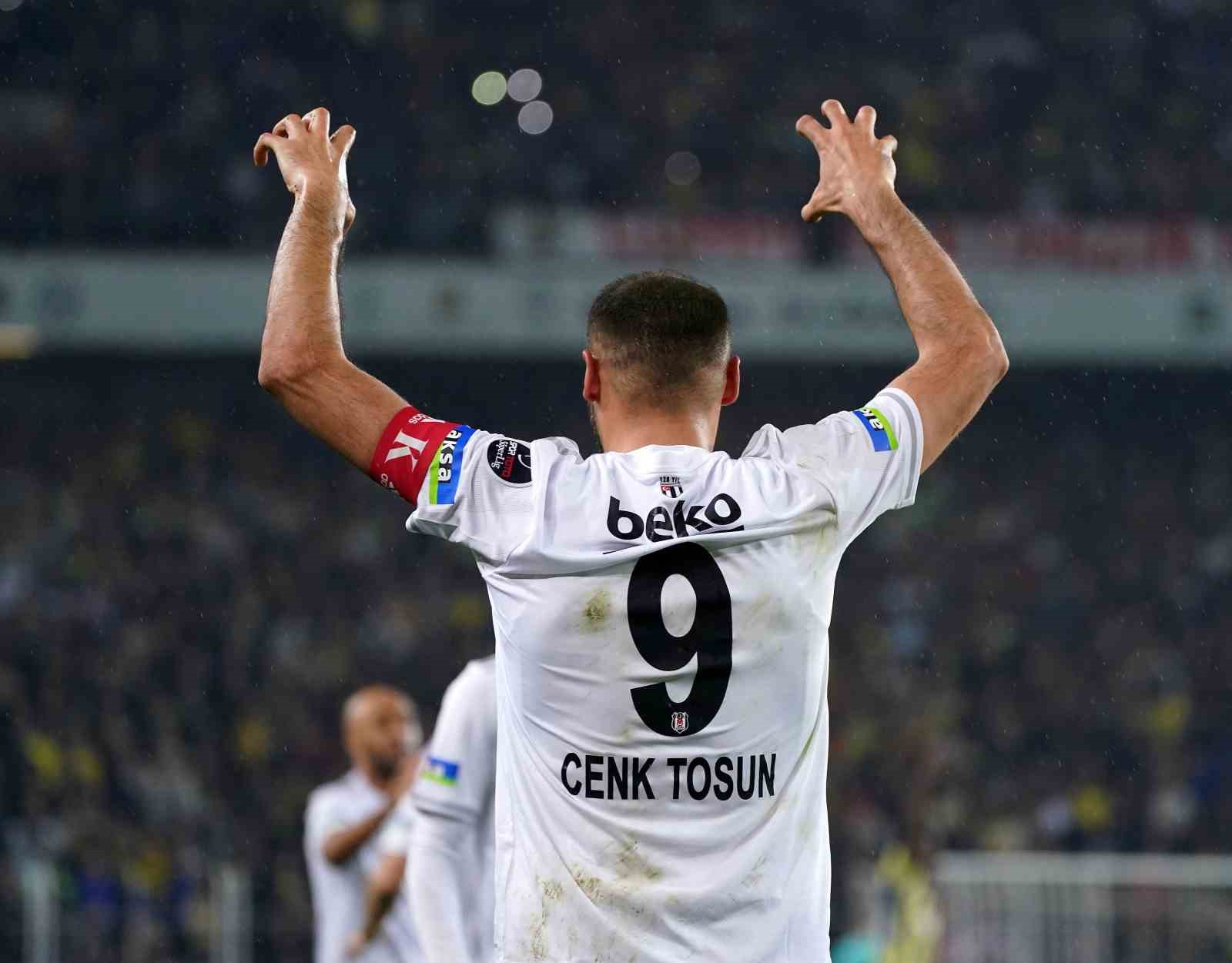 BEŞİKTAŞ’IN GOLCÜ FUTBOLCUSU CENK TOSUN, SİYAH-BEYAZLI FORMAYLA GALATASARAY’A KARŞI LİGDE