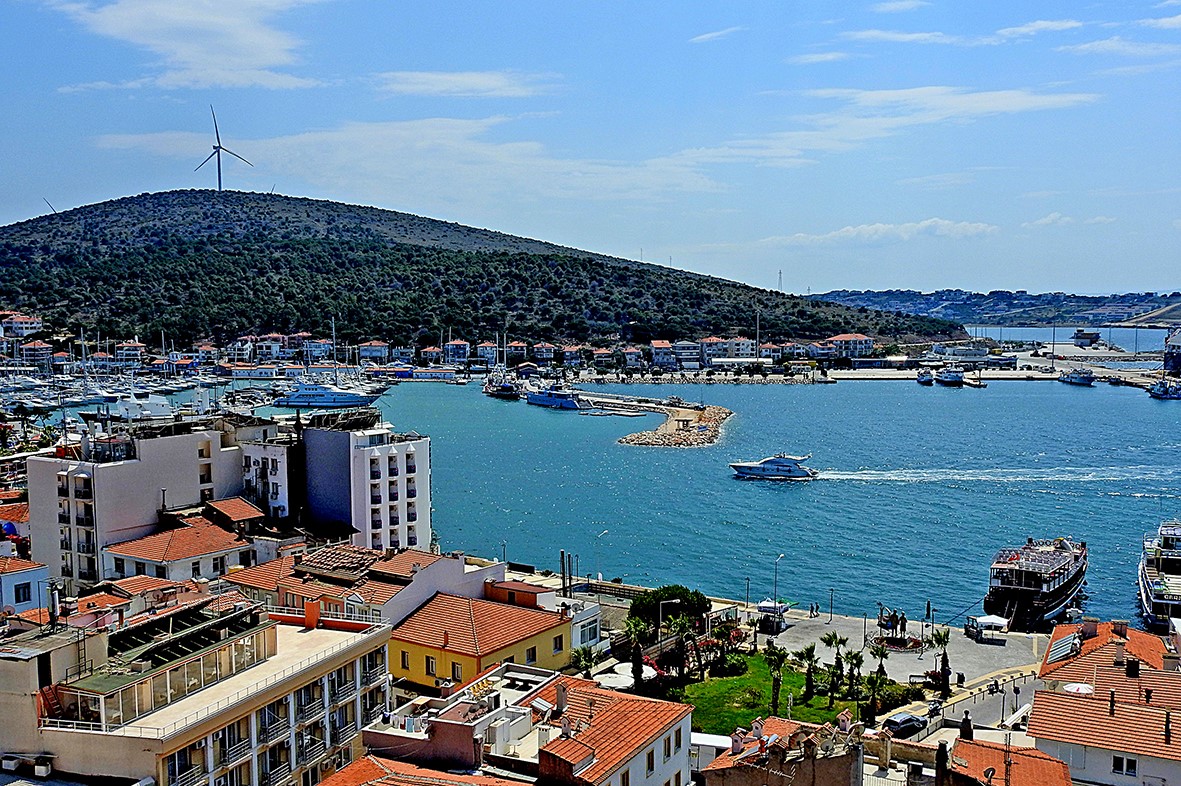 ÇEŞME, BAYRAMA HAZIR.