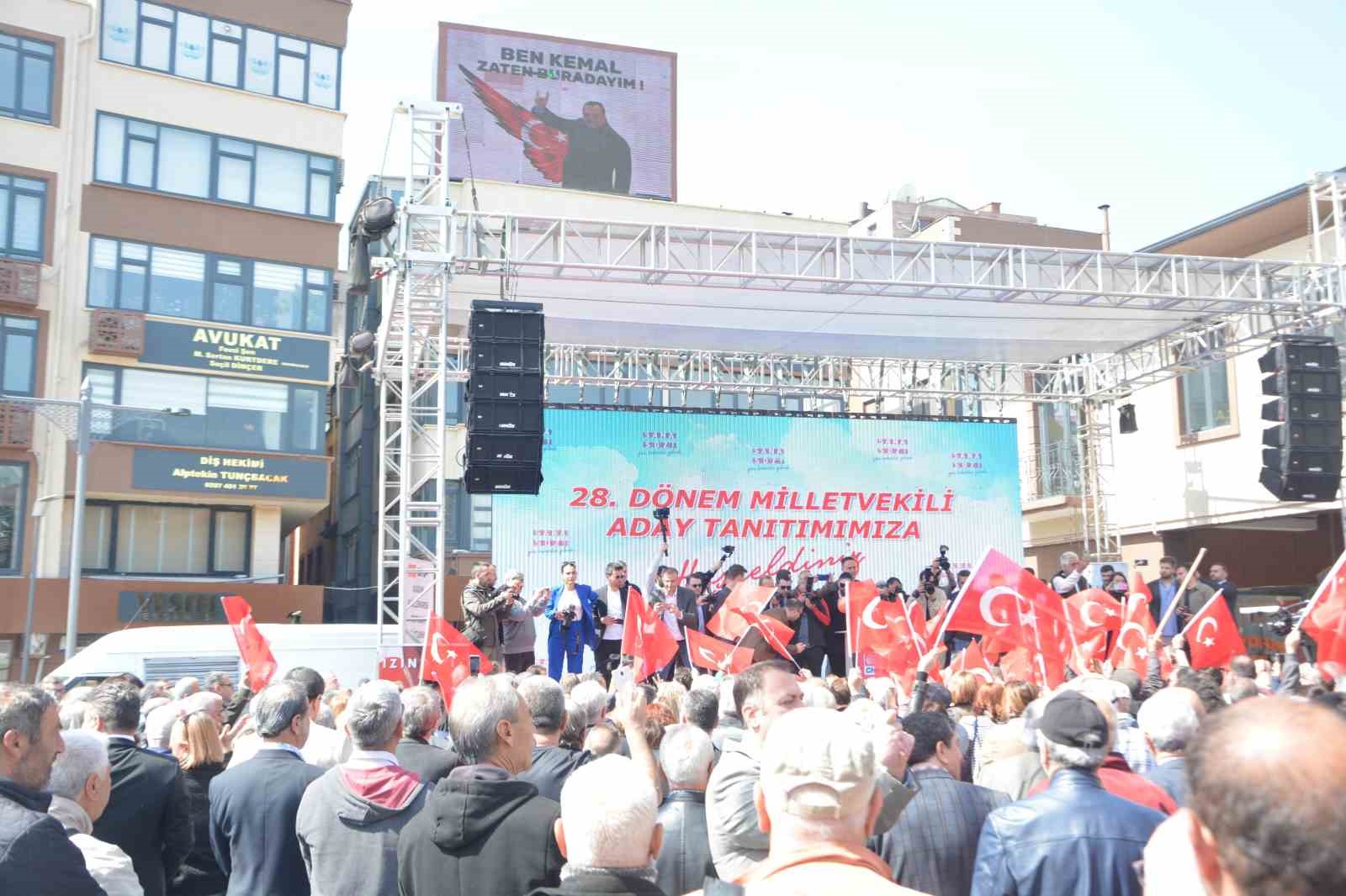 BALIKESİR'DE CUMHURİYET HALK PARTİSİ'NİN ADAY TANITIM TÖRENİNDE İLGİNÇ BİR HİCİV