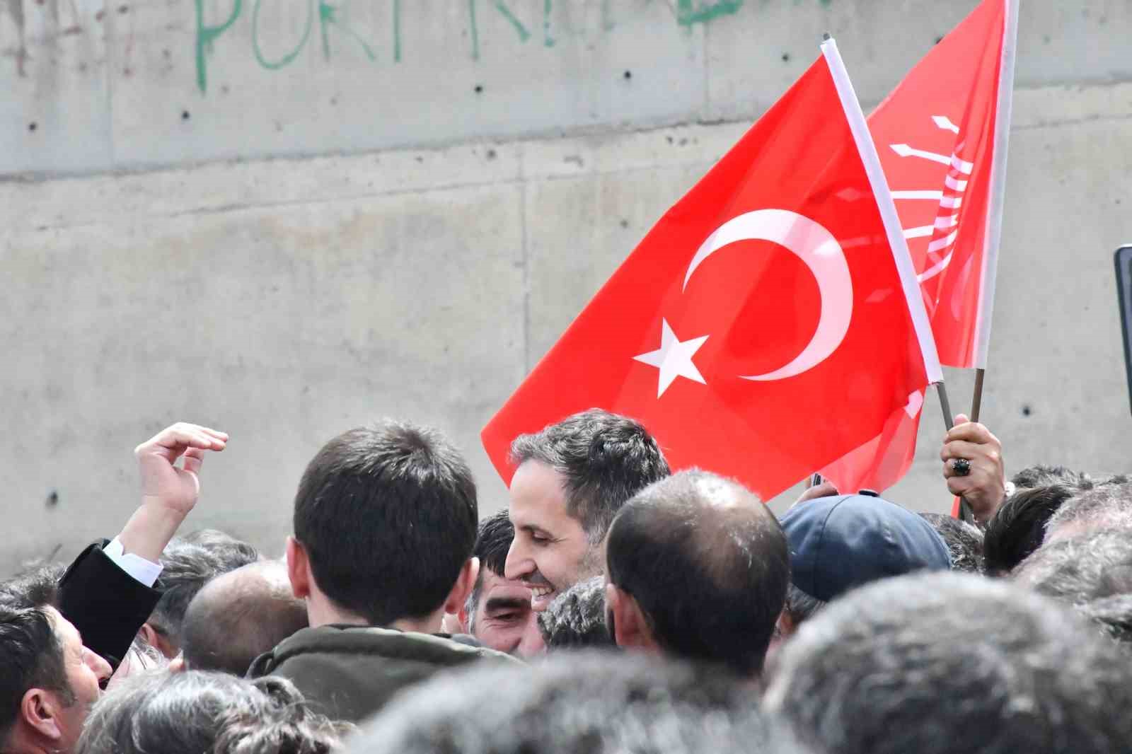 CHP ARDAHAN MİLLETVEKİLİ ADAYLARI COŞKUYLA KARŞILANDI. (OLGUN YILDIZ/ARDAHAN-İHA)