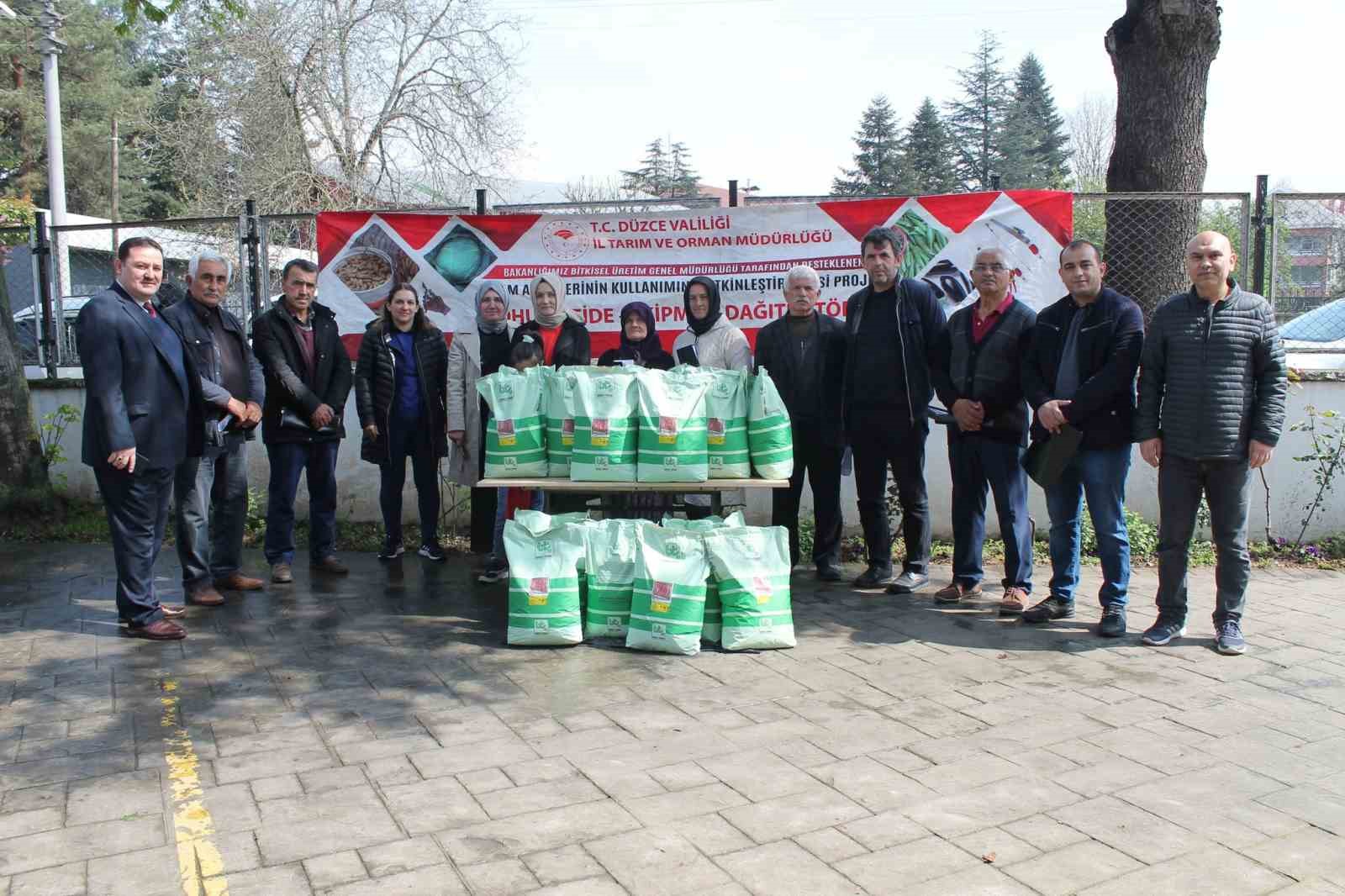 DÜZCE’DE GENÇ ÇİFTÇİLERİMİZ İLE BİRLİKTE YERLİ BARBUNYADA YENİLİKÇİ UYGULAMALARIN AKTARILMASI