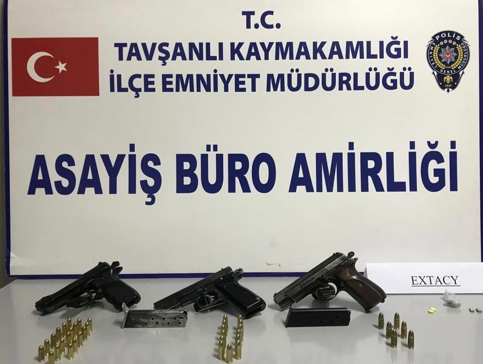 YAŞI KÜÇÜK ÇOCUĞA UYUŞTURUCU SATMAYA ÇALIŞTILAR