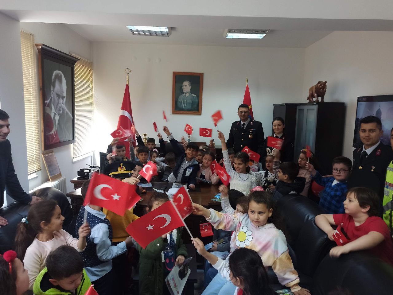 KASTAMONU’NUN BOZKURT İLÇESİNDE YAŞAYAN ÇOCUKLAR, 23 NİSAN ULUSAL EGEMENLİK VE