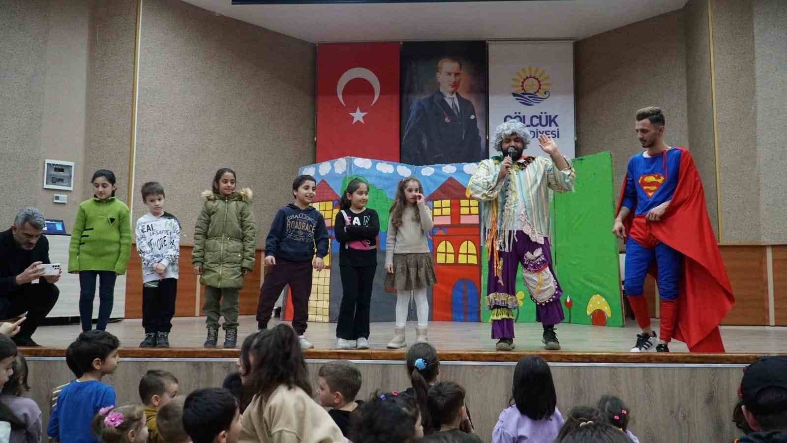 GELENEKSEL RAMAZAN AYI ÇOCUK ŞENLİĞİ’NDE MİNİKLER HACİVAT-KARAGÖZ, NASRETTİN HOCA-İBİŞ İLE
