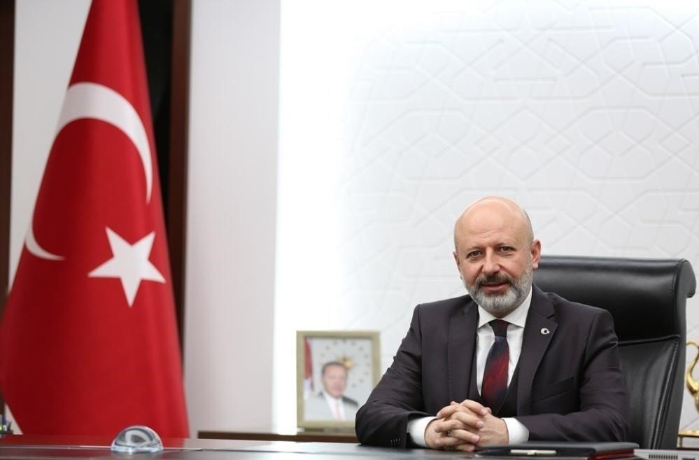 KOCASİNAN BELEDİYE BAŞKANI AHMET ÇOLAKBAYRAKDAR, BAYRAM ÖNCESİNDE BELEDİYE ÇALIŞAN İŞÇİLERE