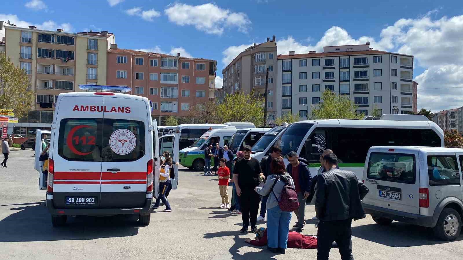 TEKİRDAĞ ÇORLU İLÇESİ ŞEHİRLER ARASI OTOBÜS TERMİNALİ OTOBÜS PERONLARI KISMINDA