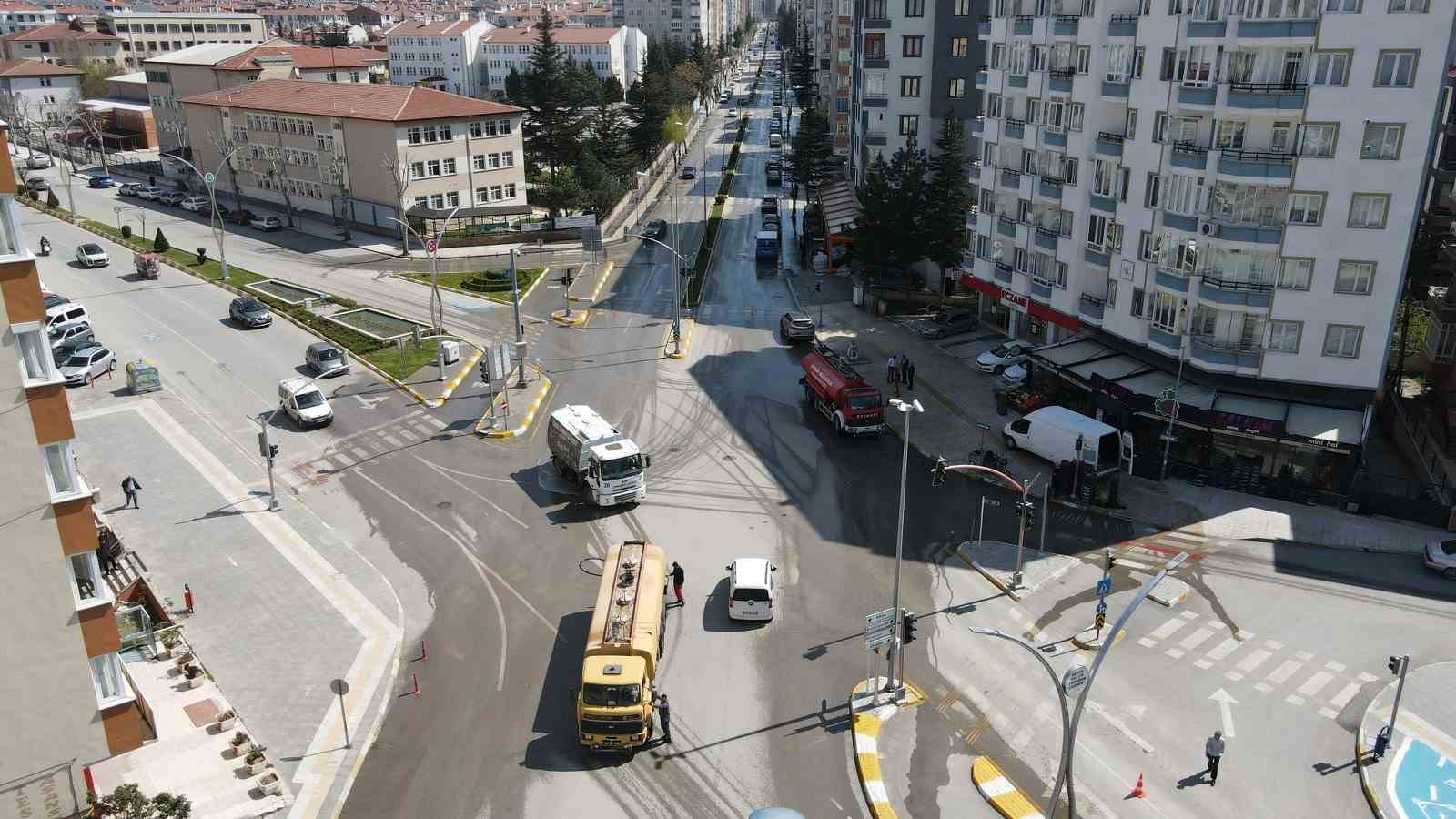 ÇORUM BELEDİYESİ, RAMAZAN BAYRAMI ÖNCESİNDE HUMMALI BİR TEMİZLİK ÇALIŞMASI BAŞLATTI
