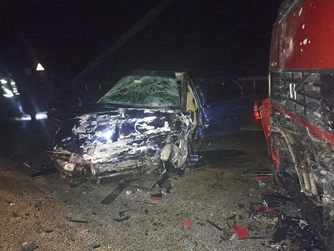 ÇORUM'UN SUNGURLU İLÇESİ YAKINLARINDA OTOMOBİL İLE TIRIN ÇARPIŞMASI SONUCU MEYDANA