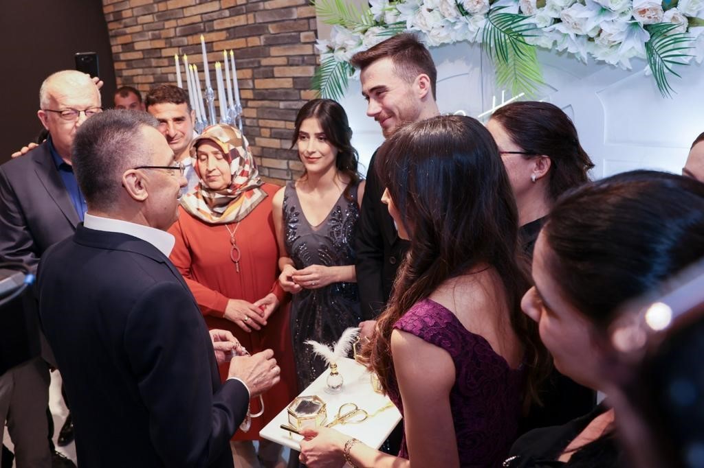 CUMHURBAŞKANI YARDIMCISI FUAT OKTAY, BAYRAM ZİYARETLERİ KAPSAMINDA ZİYARET ETTİĞİ SİNCAN'DA