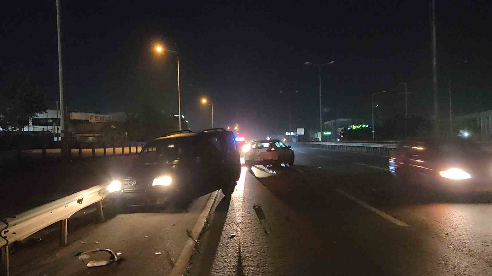 KOCAELİ’DE D-100 GEBZE GEÇİŞİNDE OTOMOBİL İLE HAFİF TİCARİ ARAÇ ÇARPIŞMASI